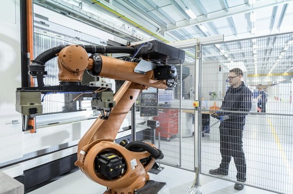 Comment choisir un robot pâtissier avec balance intégrée pour des recettes précises ?