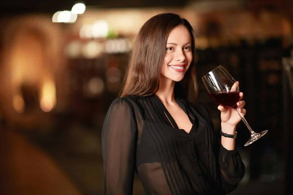 Comment organiser une dégustation de vins et fromages chez soi avec des accords parfaits?