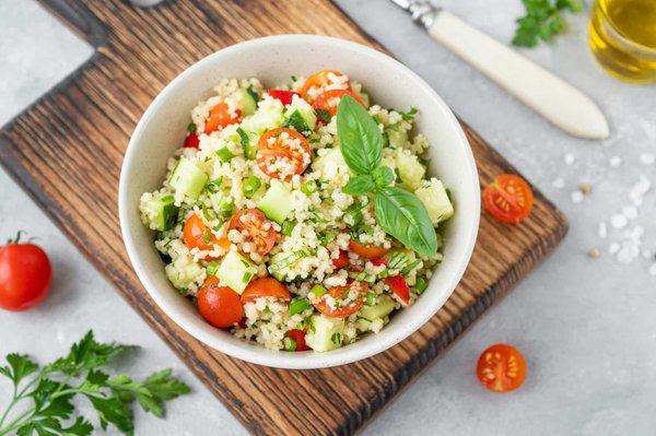 Comment préparer un taboulé à base de quinoa pour un déjeuner léger et nutritif?